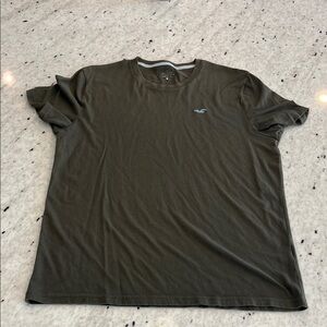 Hollister Men's Dark Hunter Green Short Sleeve Tee